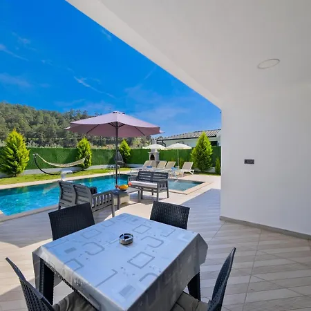 Villa Emir 2 *